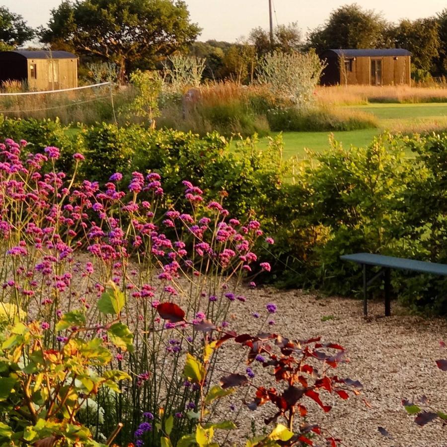 The Oaks Glamping - Magpie Half Shepherds Hut Hotel Colkirk Bagian luar foto